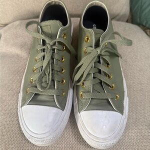 Converse Chuck Taylor low cut sneakers